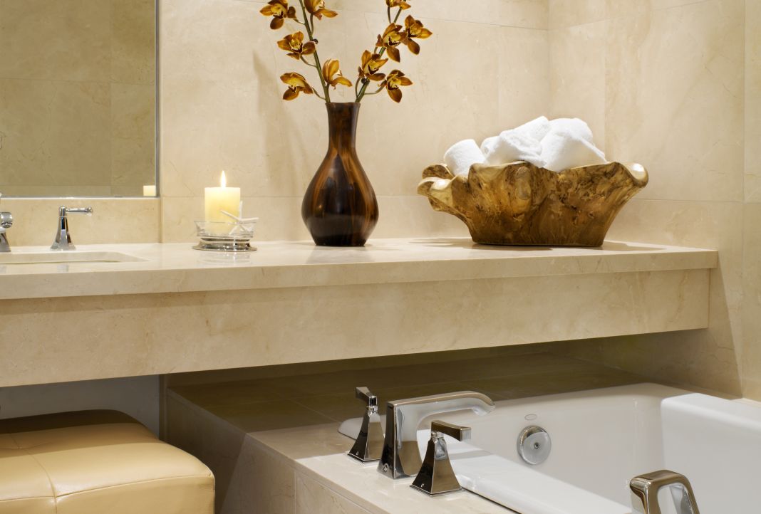 The Huntley Hotel Bathroom Tub in Malibu Suite 